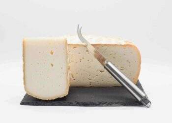 Les Fromagers du Mont Royal vous propose vente en ligne de Fromage. Découvrez le Crabot par Dominique Bouchait
