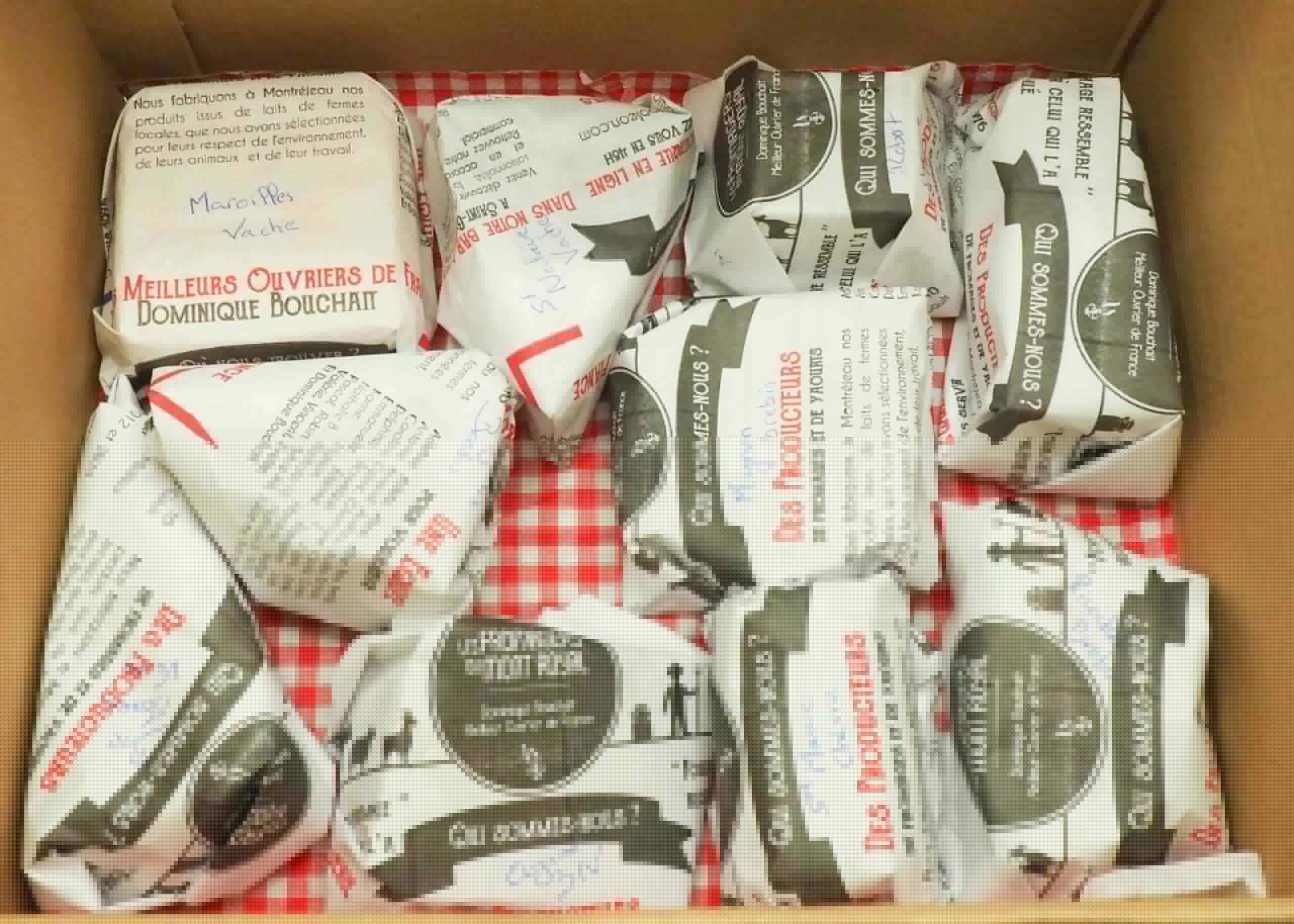 Intérieur et présentation de la Box à Fromages par Fromage Naapoléon