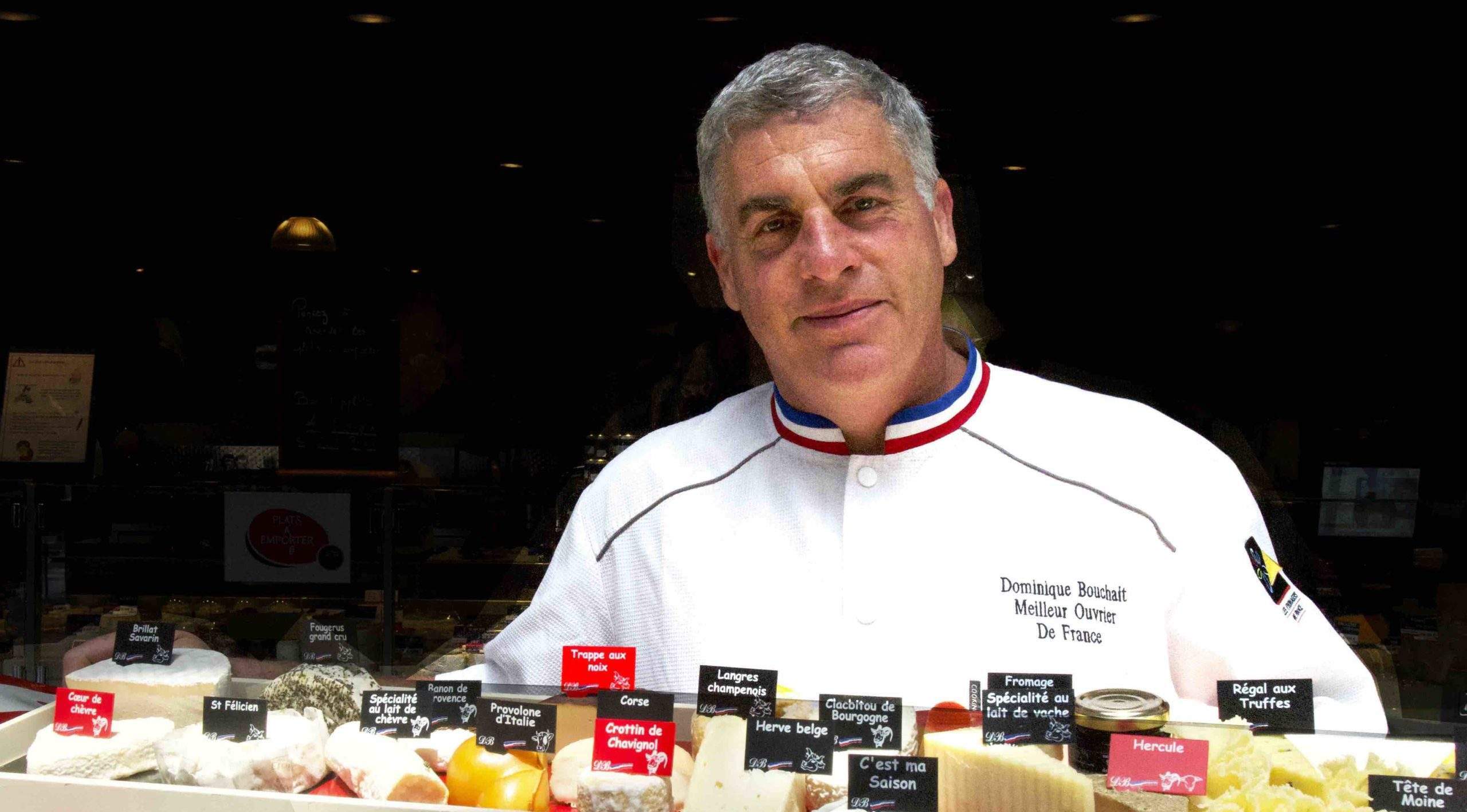 dominique-bouchait-plateau-fromage-st-go Dominique Bouchait à sa boutique restaurant plateau de Fromage