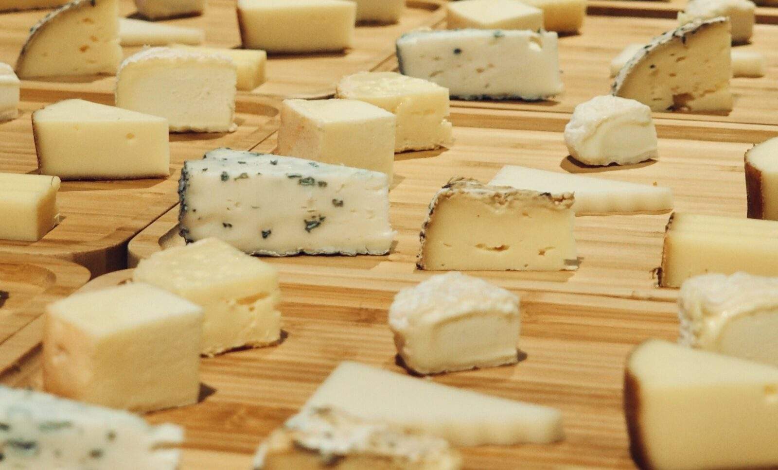 Les techniques de découpe du fromage : conseils pour une présentation parfaite